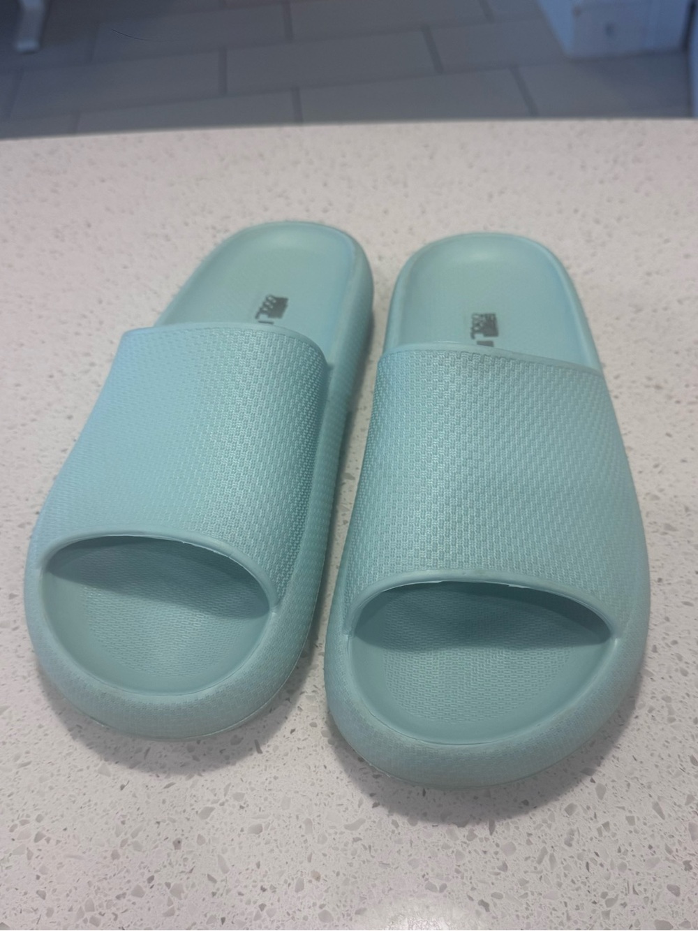 32 Degrees Cool Unisex Cushion Slide Sandals Mint Green Aqua Size L Women’s 9-10